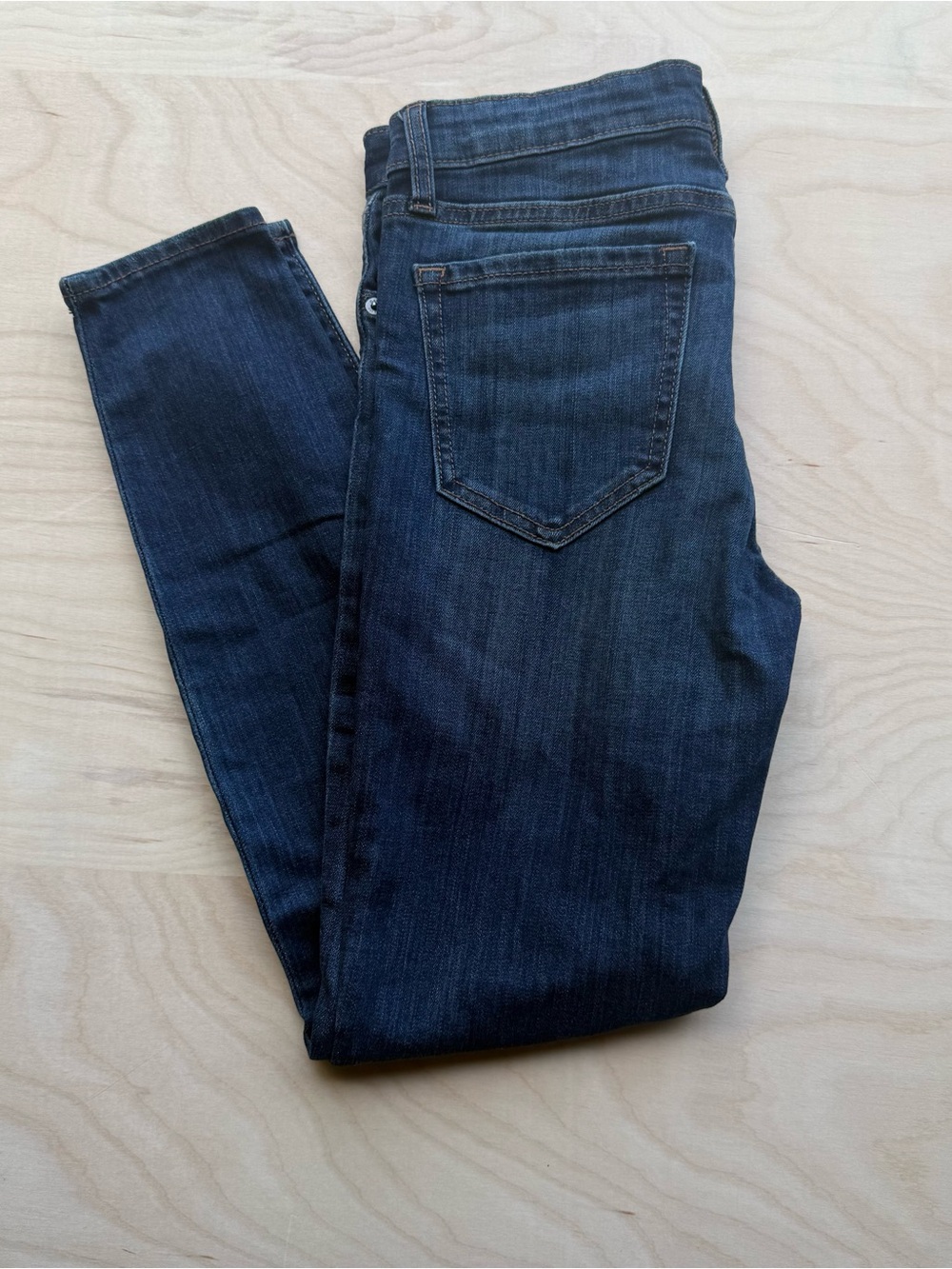 Gap Dark Wash Skinny Stretch Denim Jeans Subtle Fading 26 Short Legging NWT